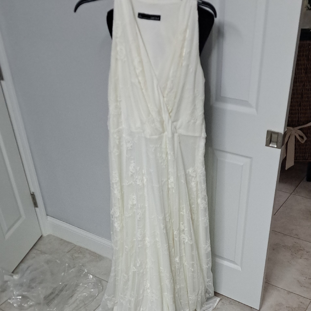 Chetta B Elegant Off  White Dress